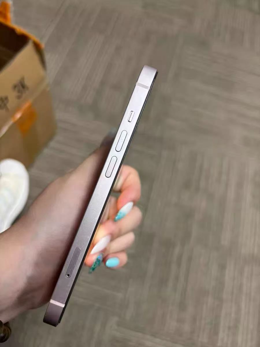 Apple iPhone 13 - Refurbished